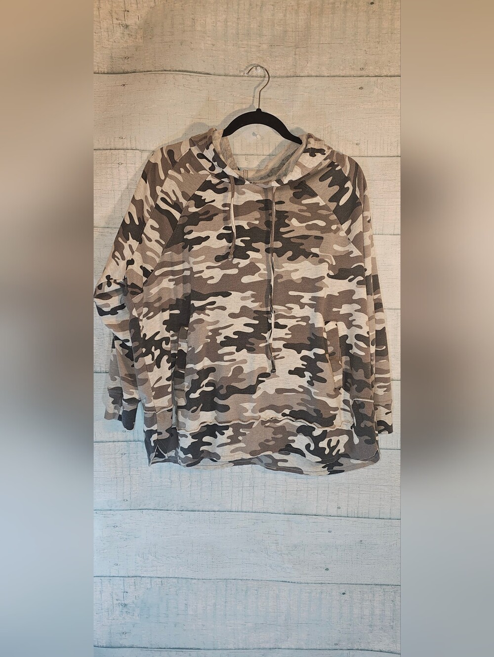 New Directions Light Gray Camo Print Pullover XXL